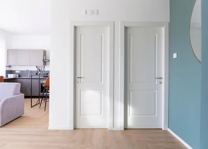 7th Floor Apartment *