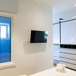 7th Floor *