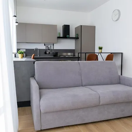 Apartment 7th Floor *